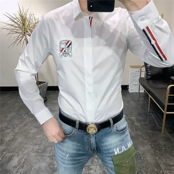 חדש לבן יחיד עם חזה לגברים חולצה עם שרוולים ארוכים, קוריאנית אופנה הדפסת פסים מגן דפוס Slim Fit חולצת גברים