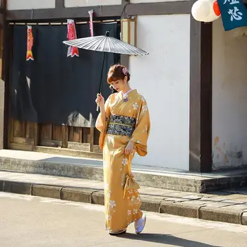 הקימונו מזג נערה יפנית בסגנון וינטג ' קימונו רשמי של נשים שונה קימונו בחלוק פרחוני חלוק יוקטה