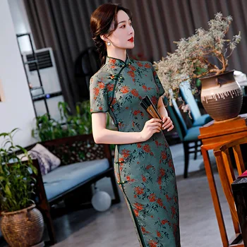 2023 בתחילת האביב רטרו שיפור Cheongsam סגנון צעיר לעמוד צווארון ארוך מודפס סלים Cheongsam שמלת הרפובליקה העממית של סין סגנון